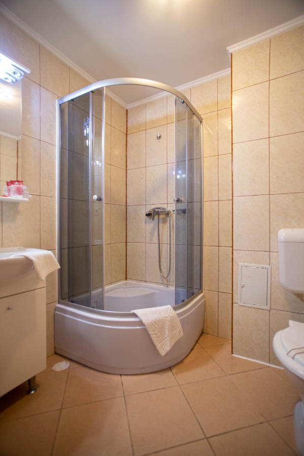 Alexandra Hotel 3*