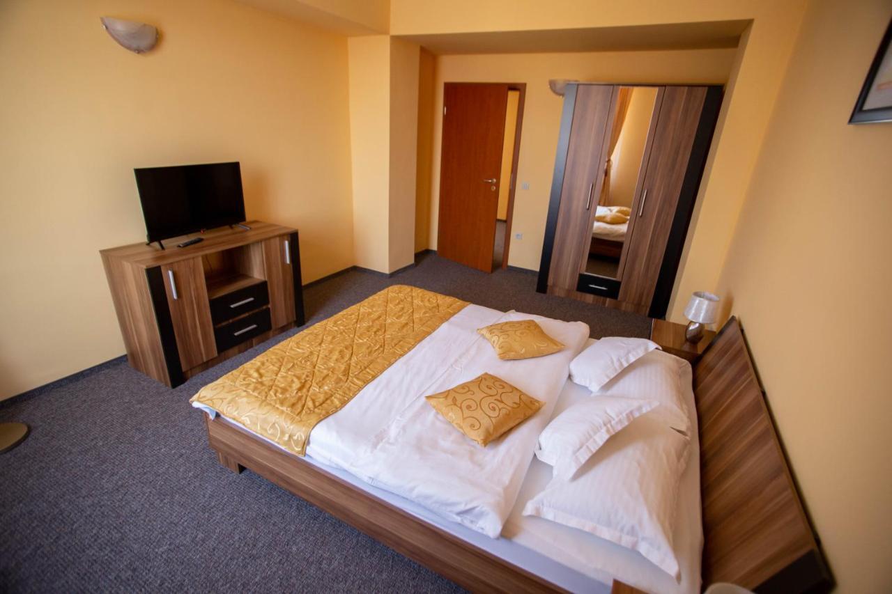 Alexandra Hotel 3*